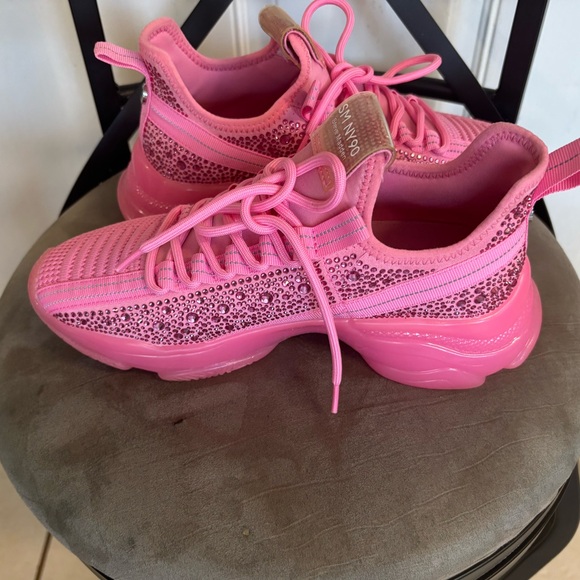 Size 9 Steve Madden SM NY90 Hot Pink gemmed Maxima lace up Sneaker.  In EUC! - Picture 3 of 8